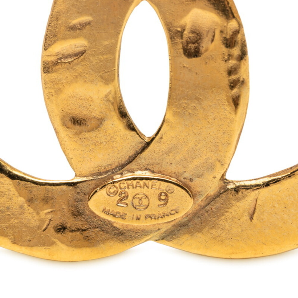 CHANEL Gold Logo Brooch - Picture 4 of 4